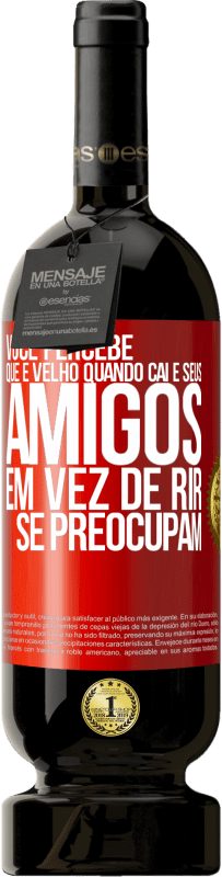 49,95 € Envio grátis | Vinho tinto Edição Premium MBS® Reserva Você percebe que é velho quando cai e seus amigos, em vez de rir, se preocupam Etiqueta Vermelha. Etiqueta personalizável Reserva 12 Meses Colheita 2016 Tempranillo