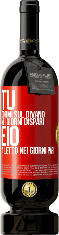 49,95 € Spedizione Gratuita | Vino rosso Edizione Premium MBS® Riserva Tu dormi sul divano nei giorni dispari e io a letto nei giorni pari Etichetta Rossa. Etichetta personalizzabile Riserva 12 Mesi Raccogliere 2014 Tempranillo