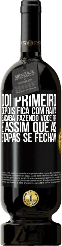 49,95 € Envio grátis | Vinho tinto Edição Premium MBS® Reserva Dói primeiro, depois fica com raiva e acaba fazendo você rir. É assim que as etapas se fecham Etiqueta Preta. Etiqueta personalizável Reserva 12 Meses Colheita 2015 Tempranillo