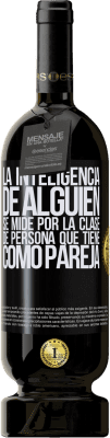 49,95 € Envío gratis | Vino Tinto Edición Premium MBS® Reserva La inteligencia de alguien se mide por la clase de persona que tiene como pareja Etiqueta Negra. Etiqueta personalizable Reserva 12 Meses Cosecha 2015 Tempranillo