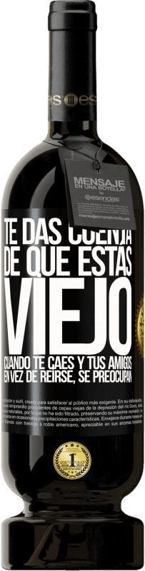 49,95 € Envío gratis | Vino Tinto Edición Premium MBS® Reserva Te das cuenta de que estás viejo cuando te caes y tus amigos en vez de reírse, se preocupan Etiqueta Negra. Etiqueta personalizable Reserva 12 Meses Cosecha 2016 Tempranillo