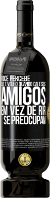 49,95 € Envio grátis | Vinho tinto Edição Premium MBS® Reserva Você percebe que é velho quando cai e seus amigos, em vez de rir, se preocupam Etiqueta Preta. Etiqueta personalizável Reserva 12 Meses Colheita 2015 Tempranillo