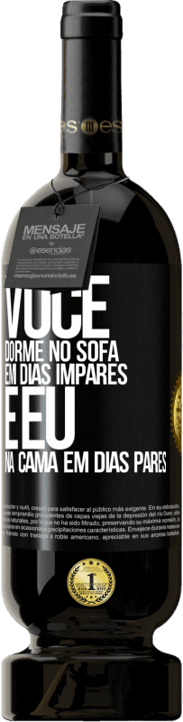 49,95 € Envio grátis | Vinho tinto Edição Premium MBS® Reserva Você dorme no sofá em dias ímpares e eu na cama em dias pares Etiqueta Preta. Etiqueta personalizável Reserva 12 Meses Colheita 2014 Tempranillo