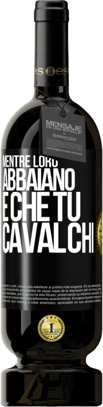 49,95 € Spedizione Gratuita | Vino rosso Edizione Premium MBS® Riserva Mentre loro abbaiano è che tu cavalchi Etichetta Nera. Etichetta personalizzabile Riserva 12 Mesi Raccogliere 2015 Tempranillo