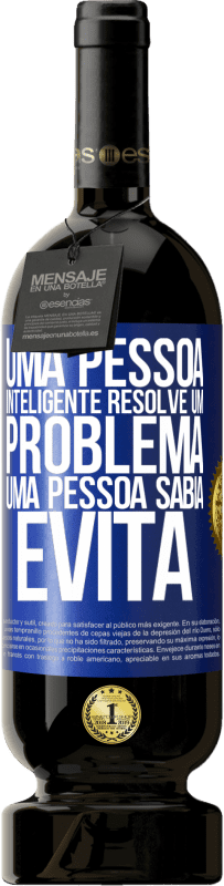 49,95 € Envio grátis | Vinho tinto Edição Premium MBS® Reserva Uma pessoa inteligente resolve um problema. Uma pessoa sábia evita Etiqueta Azul. Etiqueta personalizável Reserva 12 Meses Colheita 2015 Tempranillo