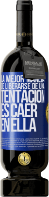 49,95 € Envío gratis | Vino Tinto Edición Premium MBS® Reserva La mejor manera de liberarse de una tentación es caer en ella Etiqueta Azul. Etiqueta personalizable Reserva 12 Meses Cosecha 2016 Tempranillo