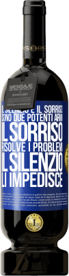 49,95 € Spedizione Gratuita | Vino rosso Edizione Premium MBS® Riserva Il silenzio e il sorriso sono due potenti armi. Il sorriso risolve i problemi, il silenzio li impedisce Etichetta Blu. Etichetta personalizzabile Riserva 12 Mesi Raccogliere 2016 Tempranillo