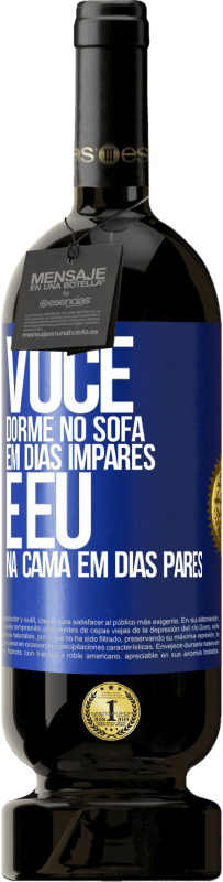 49,95 € Envio grátis | Vinho tinto Edição Premium MBS® Reserva Você dorme no sofá em dias ímpares e eu na cama em dias pares Etiqueta Azul. Etiqueta personalizável Reserva 12 Meses Colheita 2015 Tempranillo