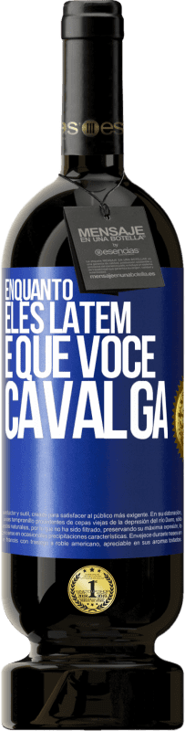 49,95 € Envio grátis | Vinho tinto Edição Premium MBS® Reserva Enquanto eles latem é que você cavalga Etiqueta Azul. Etiqueta personalizável Reserva 12 Meses Colheita 2015 Tempranillo