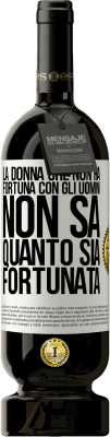 49,95 € Spedizione Gratuita | Vino rosso Edizione Premium MBS® Riserva La donna che non ha fortuna con gli uomini non sa quanto sia fortunata Etichetta Bianca. Etichetta personalizzabile Riserva 12 Mesi Raccogliere 2015 Tempranillo