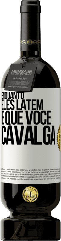 49,95 € Envio grátis | Vinho tinto Edição Premium MBS® Reserva Enquanto eles latem é que você cavalga Etiqueta Branca. Etiqueta personalizável Reserva 12 Meses Colheita 2015 Tempranillo