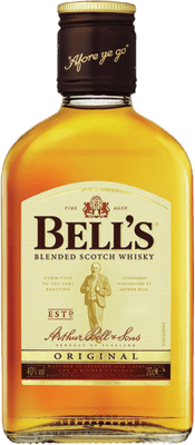 9,95 € Envio grátis | Whisky Blended Bell's Escócia Reino Unido Garrafa Quadril 35 cl