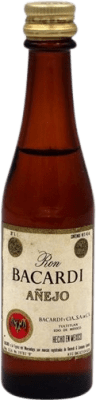 128,95 € Envio grátis | Rum Bacardí Añejo — Envelhecido Porto Rico Garrafinha Miniatura 5 cl
