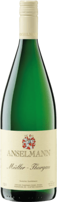 8,95 € Envío gratis | Vino blanco Anselmann Seco Q.b.A. Pfälz Pfälz Alemania Müller-Thurgau Botella 1 L