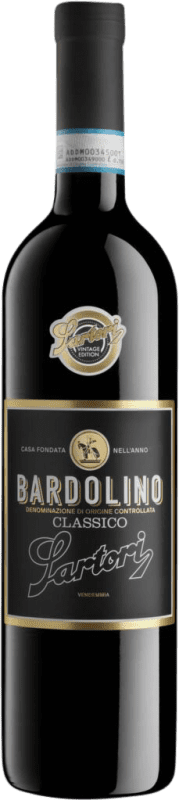 6,95 € Spedizione Gratuita | Vino Rosso Vinicola Sartori Classico D.O.C. Bardolino Venecia Italia Merlot, Nebbiolo, Corvina, Molinara 75 cl