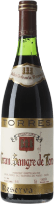 26,95 € 免费送货 | 红酒 Familia Torres Gran Sangre de Toro D.O. Penedès 加泰罗尼亚 西班牙 Syrah, Grenache, Carignan 瓶子 75 cl