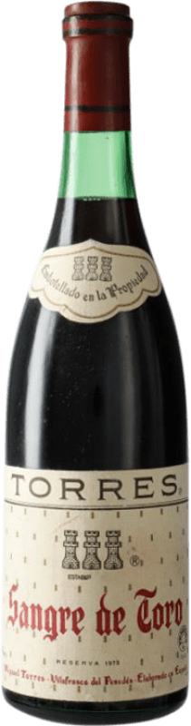 29,95 € Spedizione Gratuita | Vino Rosso Familia Torres Sangre de Toro D.O. Penedès Catalogna Spagna Garnacha — Grenache, Cariñena — Carignano Bottiglia 72 cl