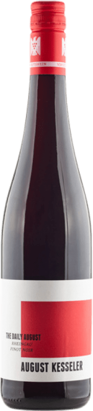 25,95 € Spedizione Gratuita | Vino rosso August Kesseler The Daily August Q.b.A. Rheingau Rheingau Germania Pinot Nero Bottiglia 75 cl
