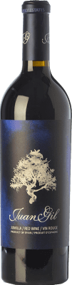 33,95 € Spedizione Gratuita | Vino rosso Juan Gil Etiqueta Azul Crianza D.O. Jumilla Castilla-La Mancha Spagna Syrah, Cabernet Sauvignon, Monastrell Bottiglia 75 cl