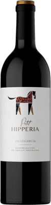 22,95 € Free Shipping | Red Wine Pago de Vallegarcía Petit Hipperia Young I.G.P. Vino de la Tierra de Castilla Castilla la Mancha Spain Merlot, Syrah — Shiraz, Cabernet Sauvignon, Cabernet Franc, Petit Verdot Bottle 75 cl