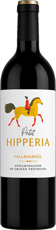 19,95 € 免费送货 | 红葡萄酒 Pago de Vallegarcía Petit Hipperia 年轻的 I.G.P. Vino de la Tierra de Castilla 卡斯蒂利亚 - 拉曼恰 西班牙 Merlot — 梅洛, Syrah — 西拉, Cabernet Sauvignon — 赤霞珠, Cabernet Franc — 品丽珠, Petit Verdot 75 cl