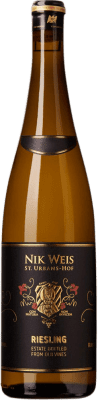 27,95 € Spedizione Gratuita | Vino bianco St. Urbans-Hof Nik Weis Viñas Viejas Q.b.A. Mosel Mosel Germania Riesling Bottiglia Magnum 1,5 L