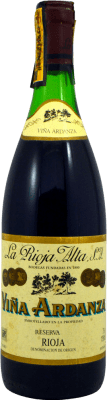 57,95 € Envío gratis | Vino Tinto Rioja Alta Viña Ardanza Reserva 1985 D.O.Ca. Rioja La Rioja España 75 cl Ejemplar Coleccionista No Apto para Consumo