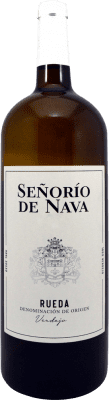 14,95 € Envio grátis | Vinho branco Señorío de Nava D.O. Rueda Castela e Leão Espanha Verdejo Garrafa Magnum 1,5 L