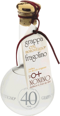 133,95 € Envio grátis | Aguardente Grappa Nonino Fragolino Itália Garrafa Medium 50 cl