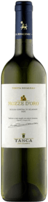 21,95 € Envío gratis | Vino blanco Tenuta Regaleali Tasca Nozze d'Oro Crianza D.O.C. Italia Italia Sauvignon Blanca, Inzolia Botella 75 cl