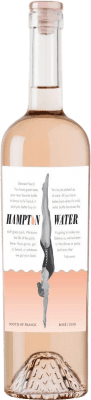 24,95 € 免费送货 | 玫瑰酒 Gérard Bertrand Jon Bon Jovi Hampton Water 年轻的 I.G.P. Vin de Pays Languedoc 朗格多克 法国 Syrah, Grenache, Monastrell, Cinsault 瓶子 75 cl