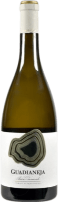 10,95 € Spedizione Gratuita | Vino Bianco Vinícola de Castilla Guadianeja Encascado Giovane D.O. La Mancha Castilla-La Mancha Spagna Airén 75 cl