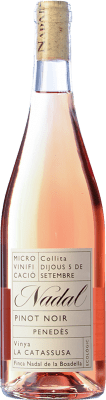 11,95 € 免费送货 | 桃红葡萄酒 Nadal Rosé — 桃红葡萄酒 年轻的 D.O. Penedès 加泰罗尼亚 西班牙 Pinot Noir — 黑皮诺 75 cl