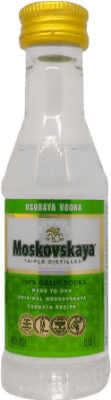 14,95 € 免费送货 | 盒装12个 伏特加 Moskovskaya 俄罗斯联邦 小瓶装 5 cl PET — 塑料