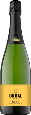 6,95 € Spedizione Gratuita | Spumante bianco UCSA Castell d'Ordal Semisecco Semidolce D.O. Cava Spagna Macabeo, Xarel·lo, Parellada Bottiglia 75 cl
